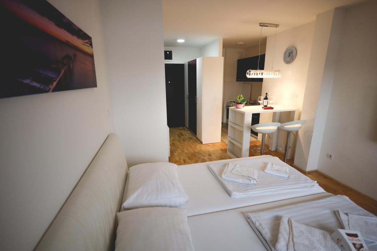 Apartman Lux Apartman Újpázova Kültér fotó